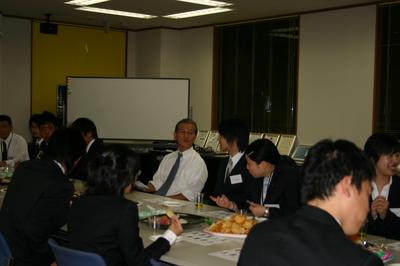 今年の新入社員との懇親会を行いました