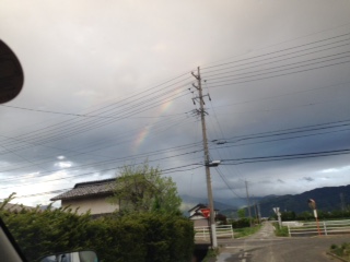 いつしか雨は止み、そこには虹が掛かるんだよなぁ・・・